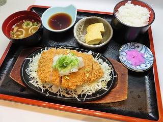　　　　　　　　　　鉄板とんかつ定食