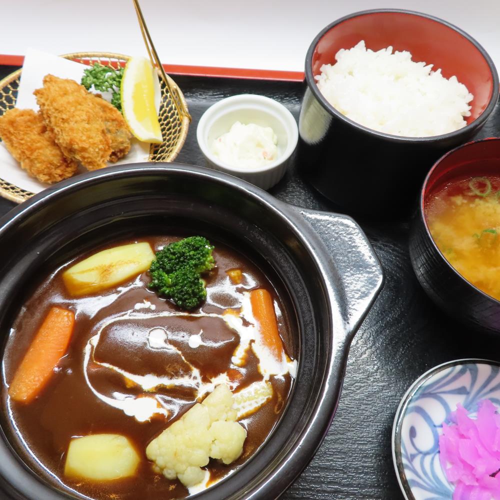 カキフライとハンバーグシチュー定食